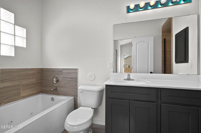 Building Photo - 13853 Summer Story Ave