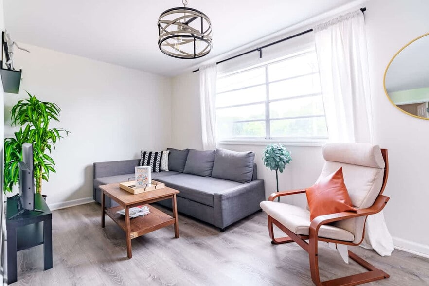 Primary Photo - 605 Dennison Ave