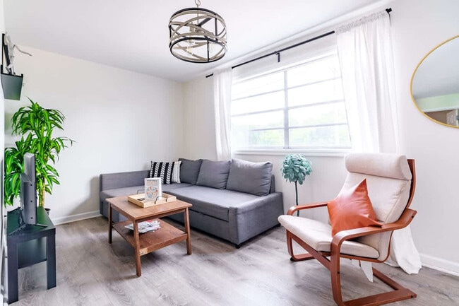 Building Photo - 605 Dennison Ave