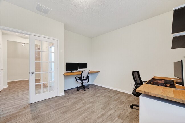 Building Photo - 15607 Barton Orchard Ln