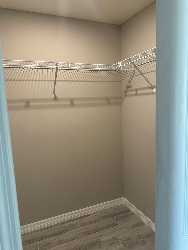 Building Photo - Beautiful 4/2 Newer Construction- Available Now