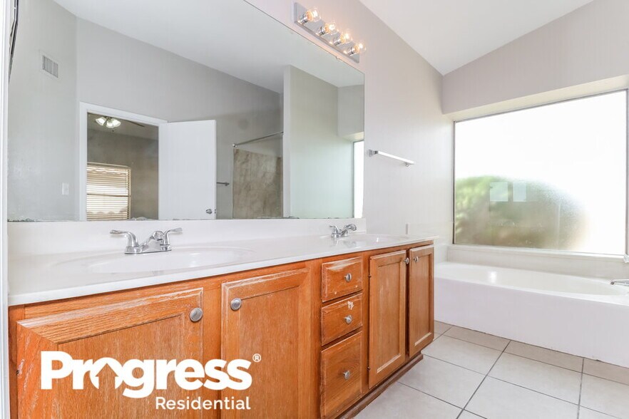 Building Photo - 3104 N Copenhagen Dr