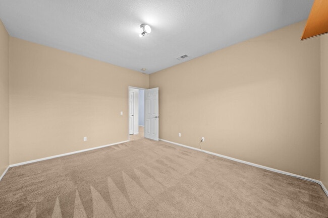 Building Photo - 34081 Clovis Way