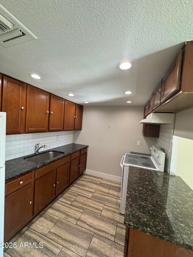 Building Photo - 6814 N 35th Ave