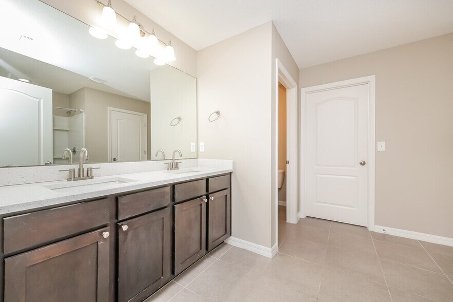 Building Photo - 10430 Whispering Hammock Dr