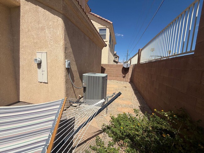 Building Photo - 2010 Richey Cir