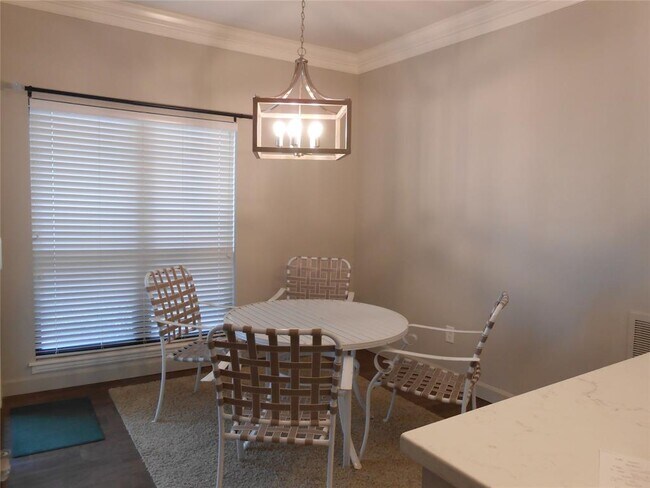 Building Photo - 9588 Doliver Dr