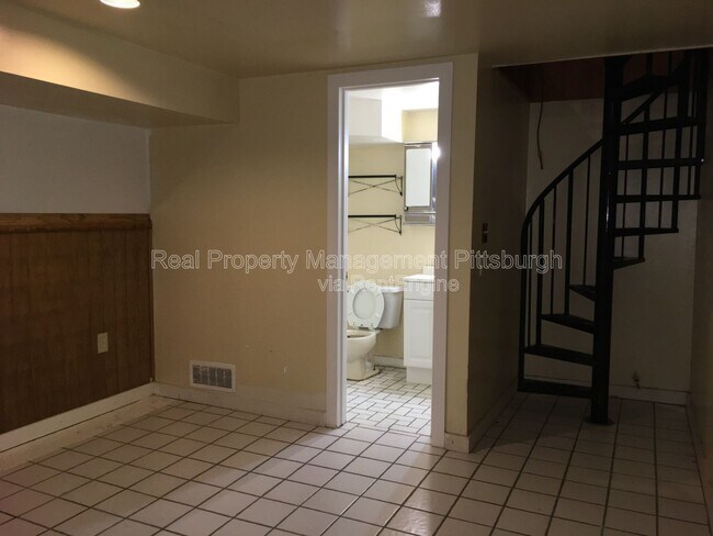 Building Photo - 332 Lehigh Ave