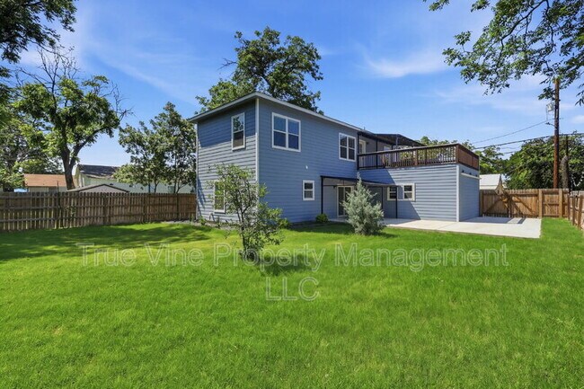 Building Photo - 216 E Fest St
