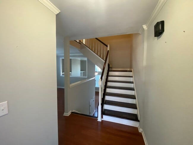 Building Photo - Great Location with a River View!