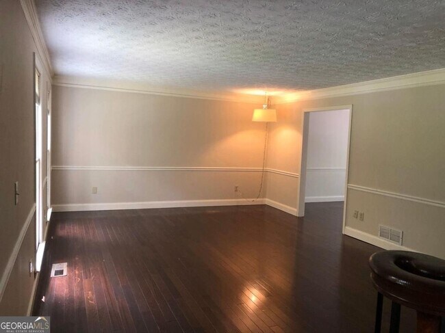 Building Photo - 2408 Crooked Tree Ct NE