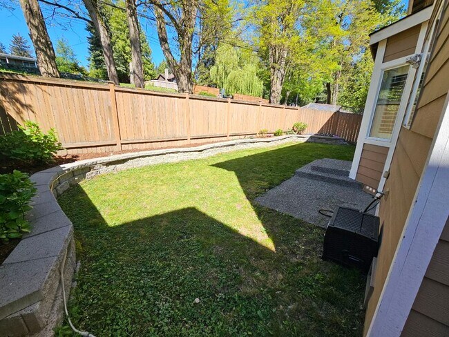 Building Photo - Charming 6 beds 2.5 bath house in Bothell!