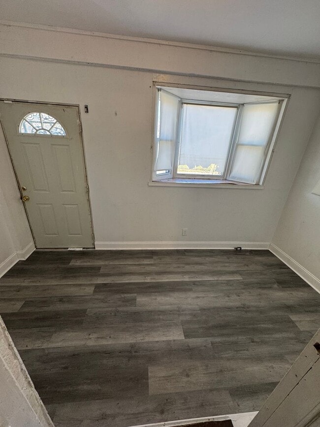 Building Photo - Comfortable 3-Bedroom Home