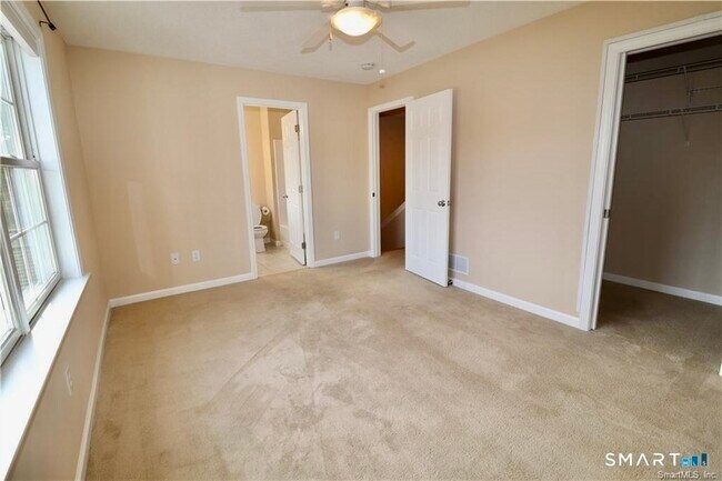 Building Photo - 15 Gianna Dr