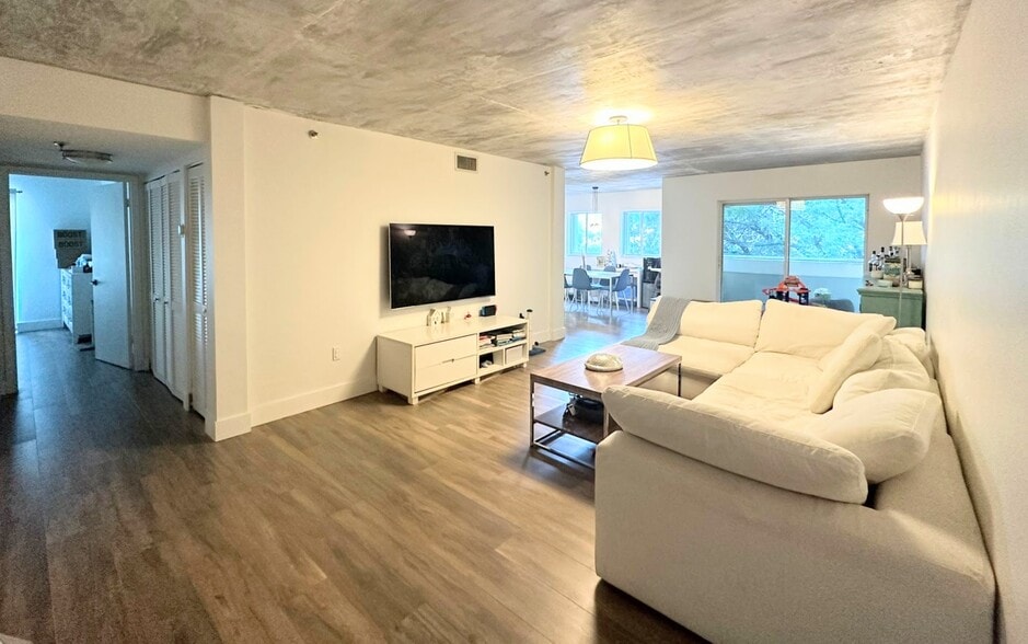 Living area - 201 NW 7th St