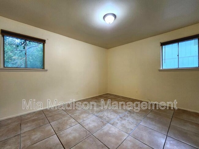 Building Photo - 39 E Fairmont Ave