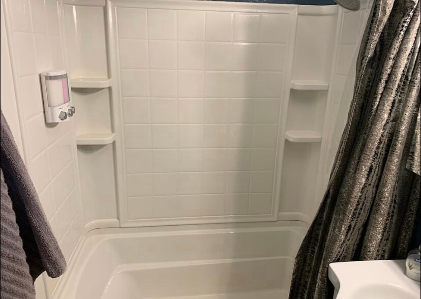 Bathtub shower combo - 1921 N 67th St