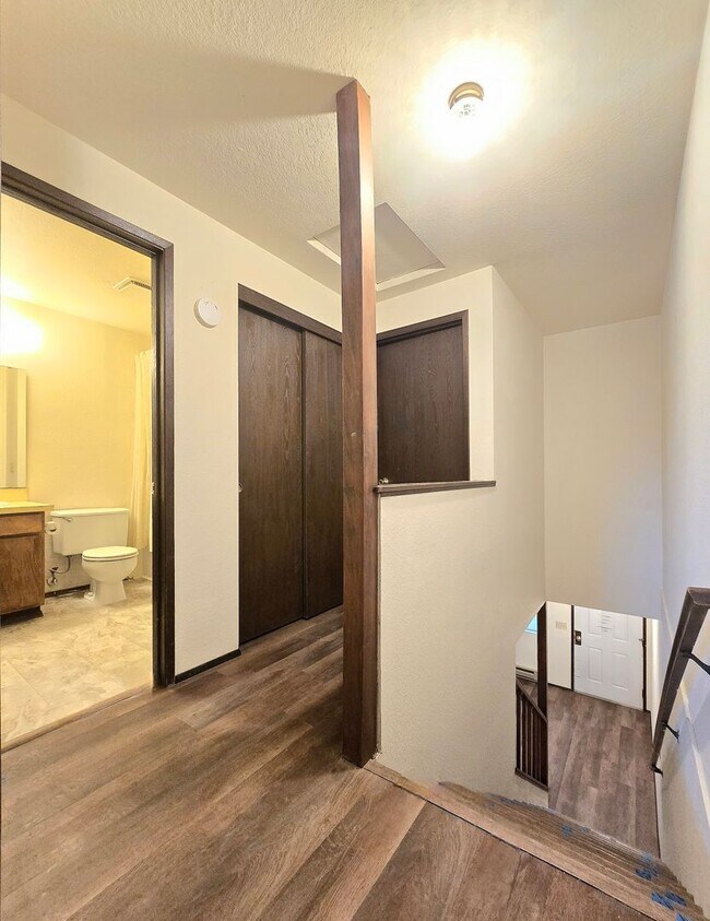 Building Photo - VanBar