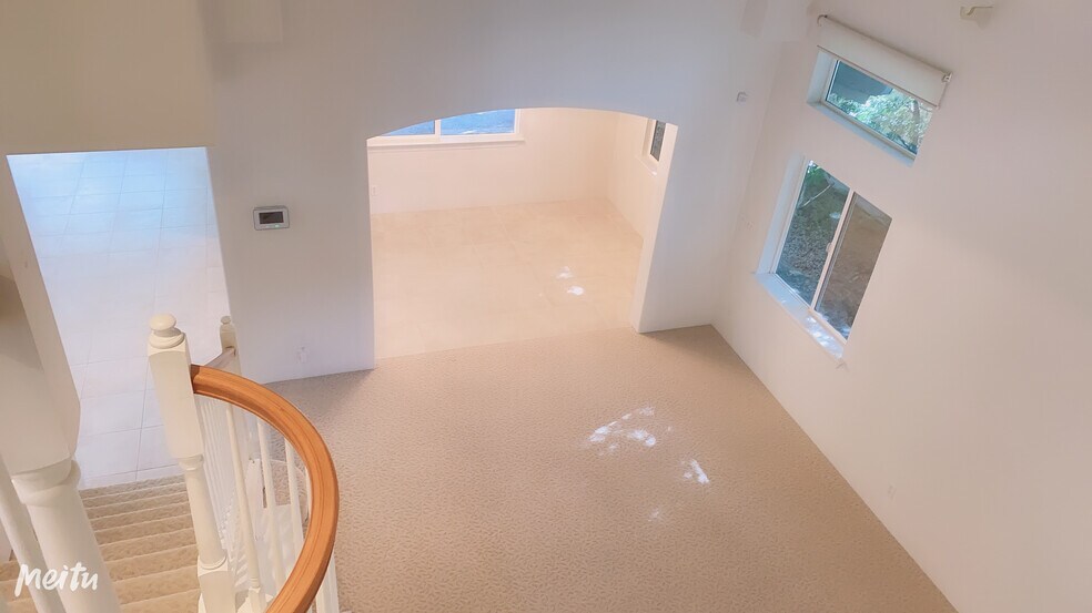 Building Photo - 327 Ainahou St