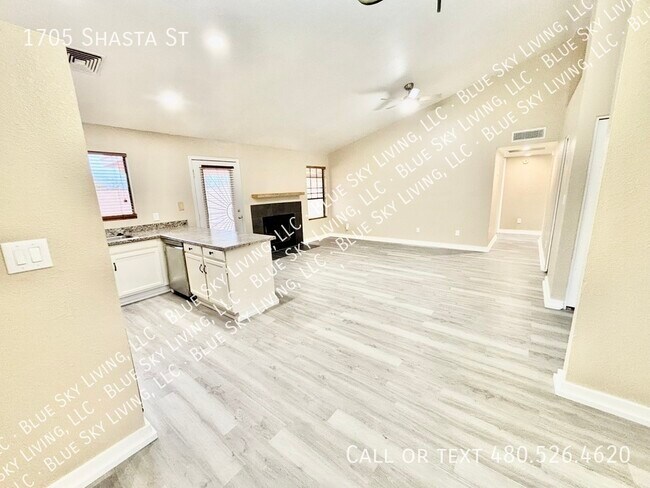 Building Photo - 1705 Shasta St