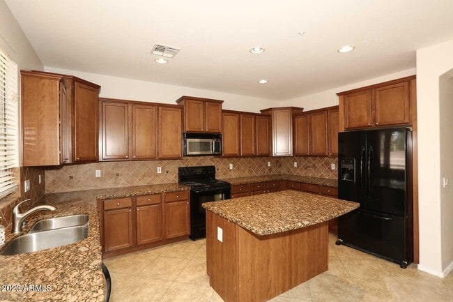 Building Photo - 7062 W Andrew Ln