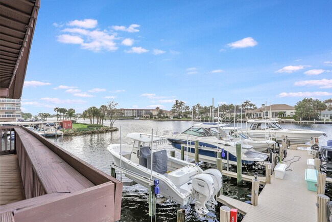 Building Photo - 1167 Hillsboro Mile