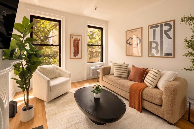 Building Photo - 336 W 46th St