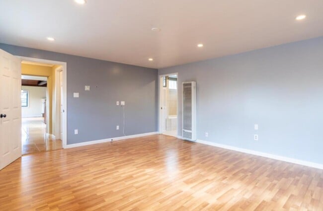 Building Photo - 363 Bancroft Way