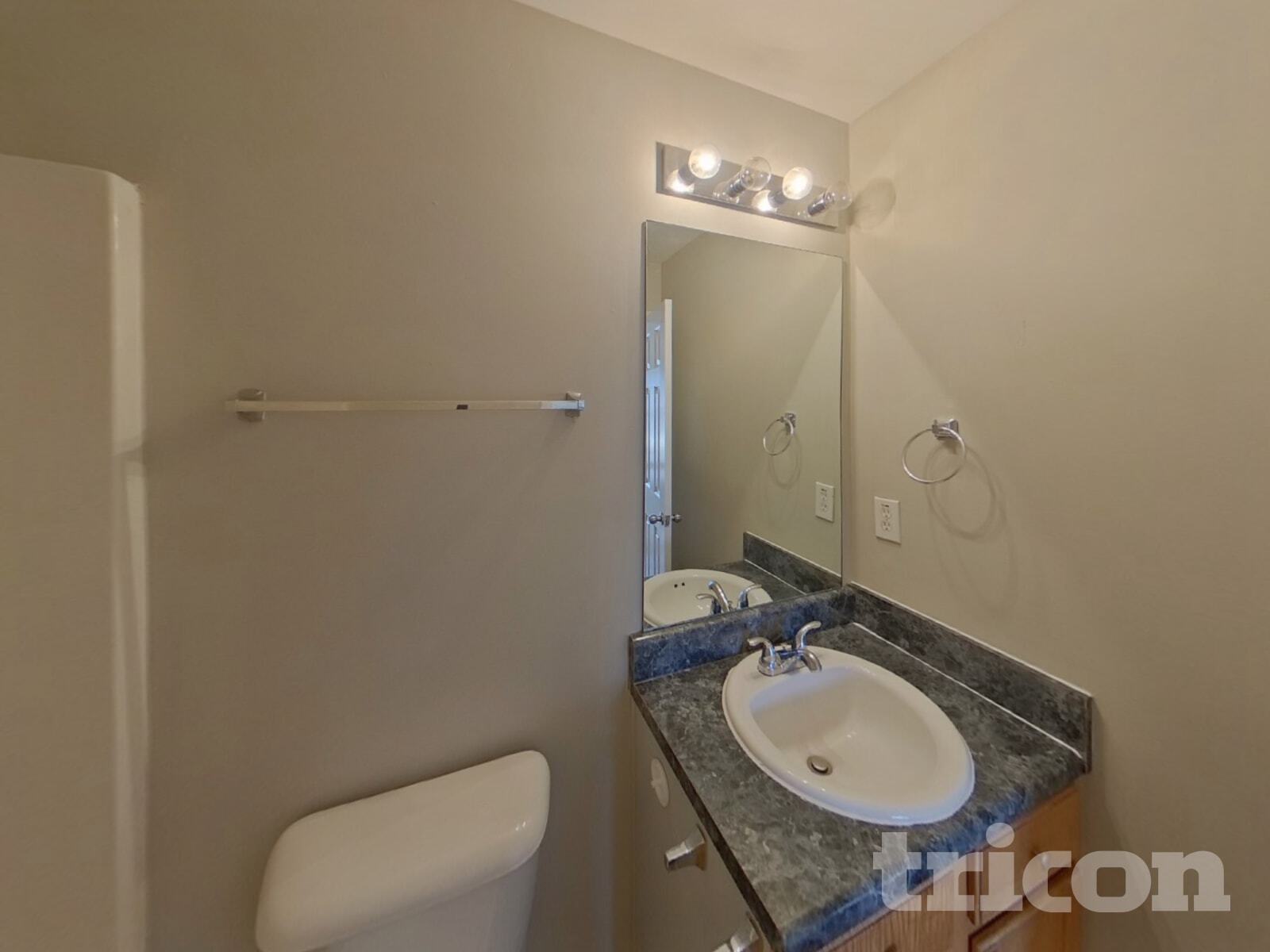 Building Photo - 212 Blue Grass Terrace