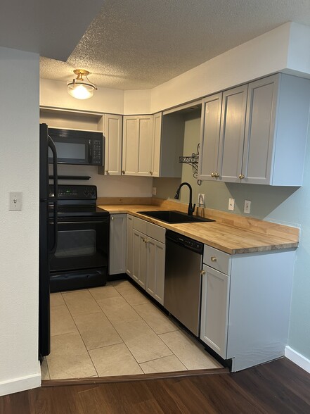 Building Photo - 5300 E Cherry Creek South Dr