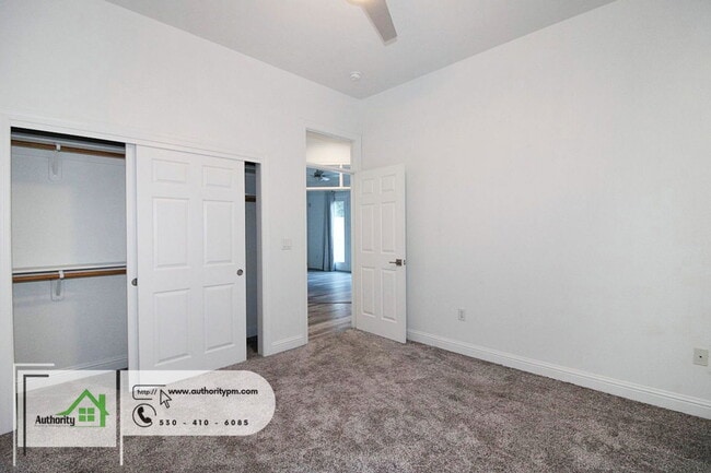 Building Photo - 2724 Western Oak Dr