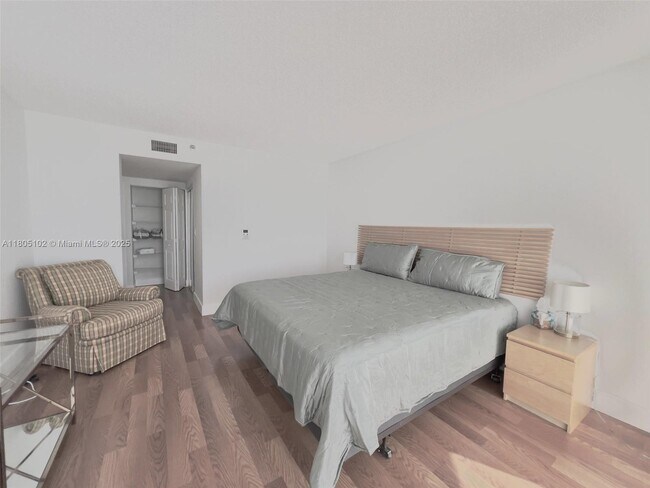 Building Photo - 1000 W Island Blvd