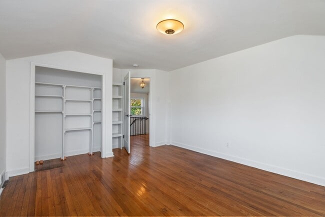 Building Photo - Newly Renovated 3Bd/1.5 Bath Home -- Avail...