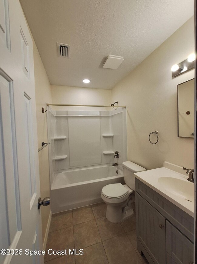 Building Photo - 246 Jepson St