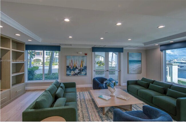 Building Photo - 802 W Windward Way