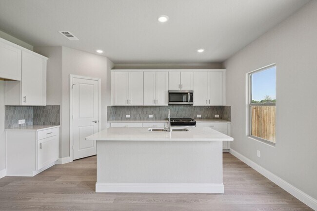 Building Photo - 2116 Gustavus Dr