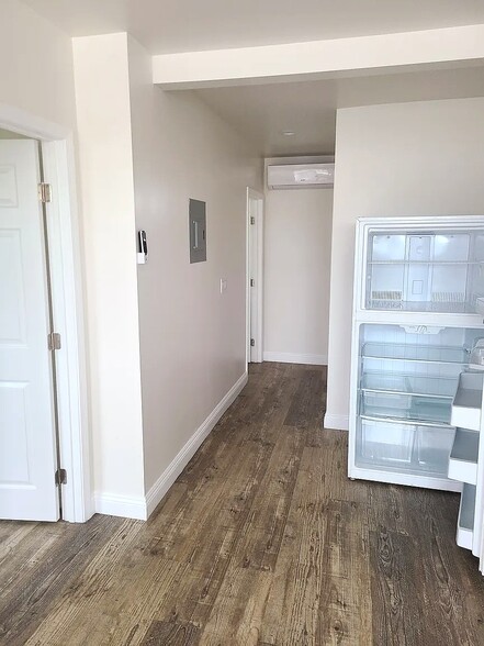 Building Photo - 1256 1/2 Rolland Curtis Pl