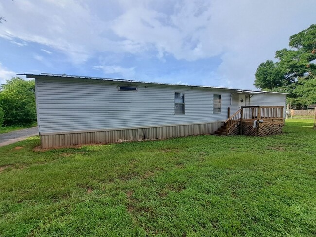 Building Photo - Remodeled 2BR/2BA mobile home off Pine For...