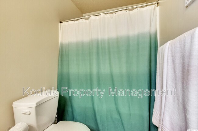 Building Photo - 548 Walton Dr