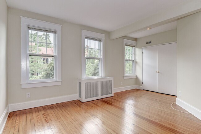 Building Photo - Charming 6-Bedroom Georgetown Rowhouse wit...