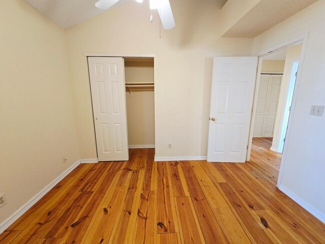 Building Photo - Charming 3 Bedroom, 2 bath Home in West El...