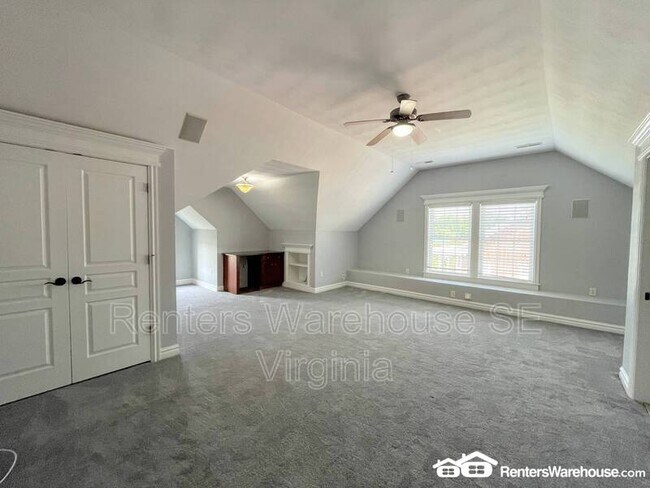 Building Photo - 2940 Hollister Ave