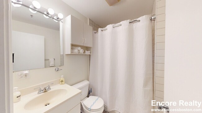 Building Photo - 19 Stanhope St