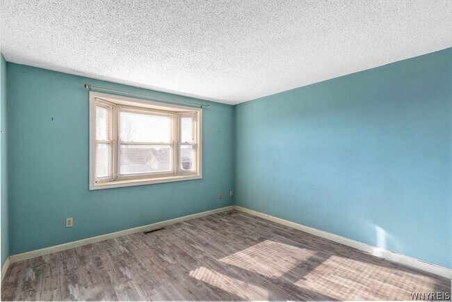 Building Photo - 319 King Peterson Rd