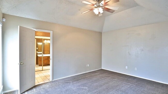 Building Photo - 5273 Sherbrooke Ln