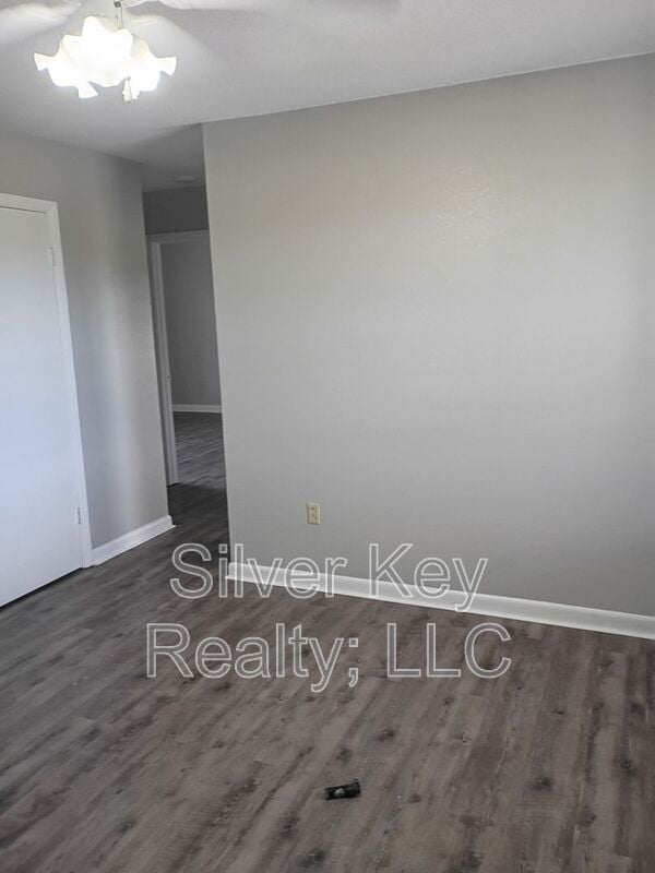 Building Photo - 823 Englewood Rd