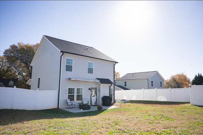 Building Photo - 2486 Griffith Rd