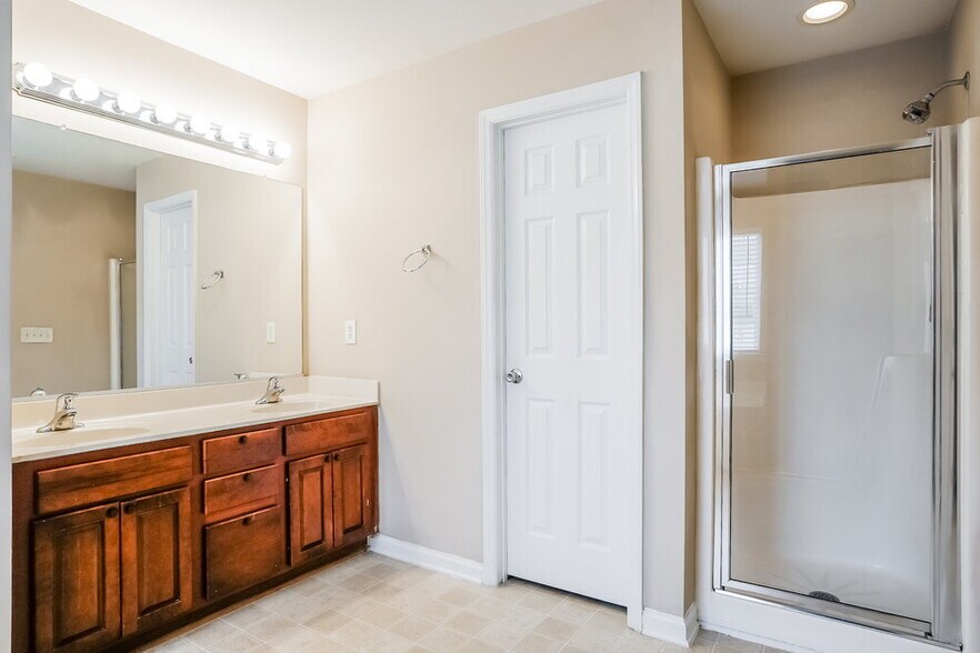 Building Photo - 820 Willow Bay Dr