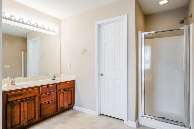 Building Photo - 820 Willow Bay Dr