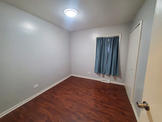 Building Photo - 450 E Mulberry Ct